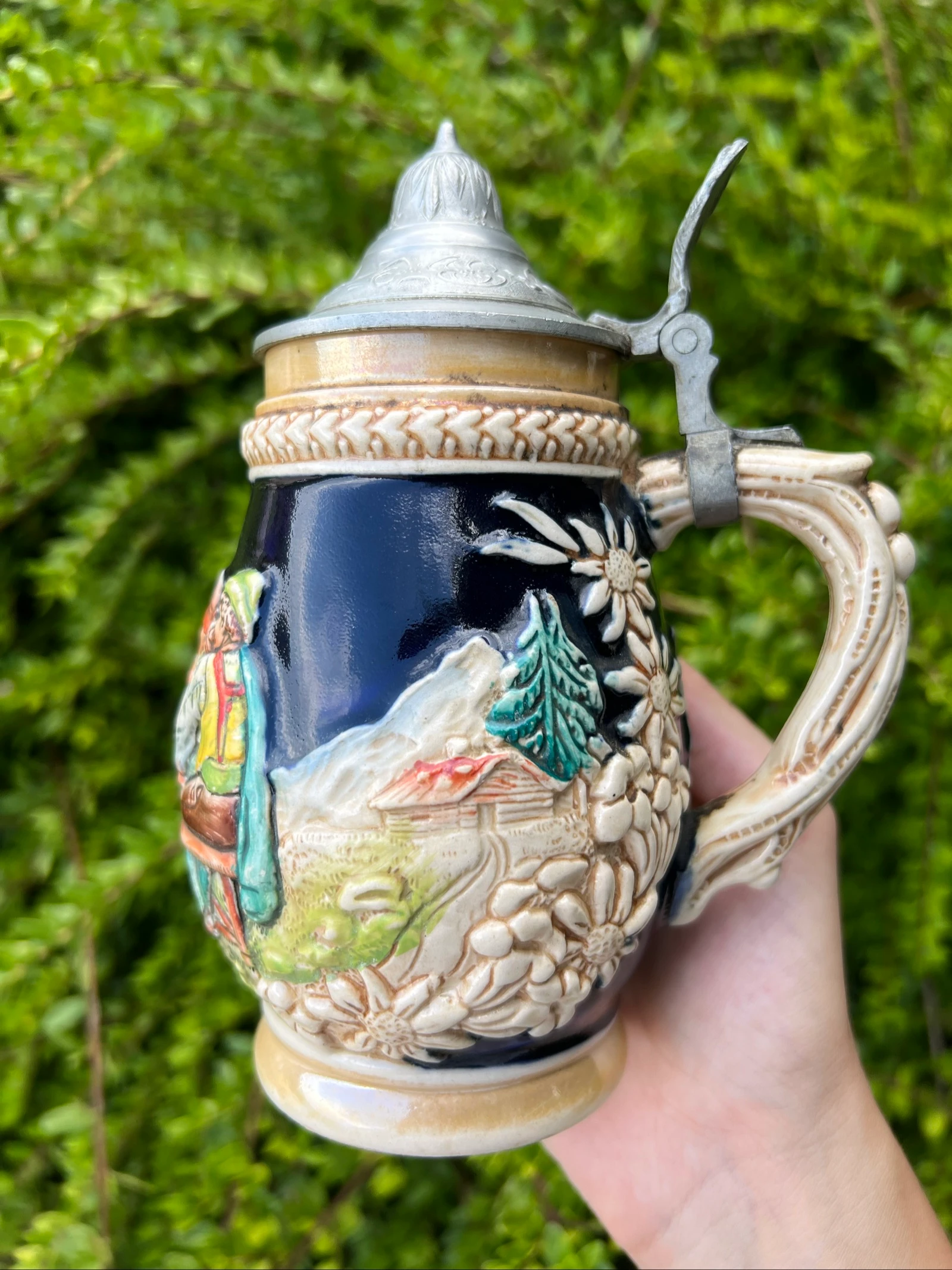🍺 Vintage bierpul van keramiek met tinnen deksel met reliëfdecoratie 17 cm – photo 7